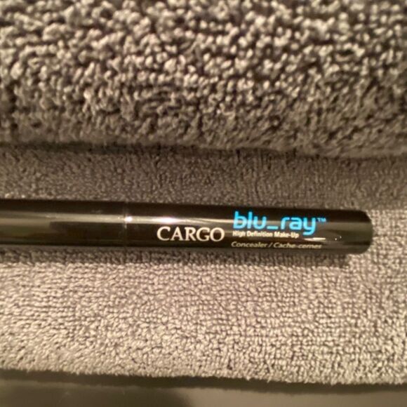 1045 Cargo Blu-Ray Concealer 01 Light Medium NWT - Picture 3 of 4